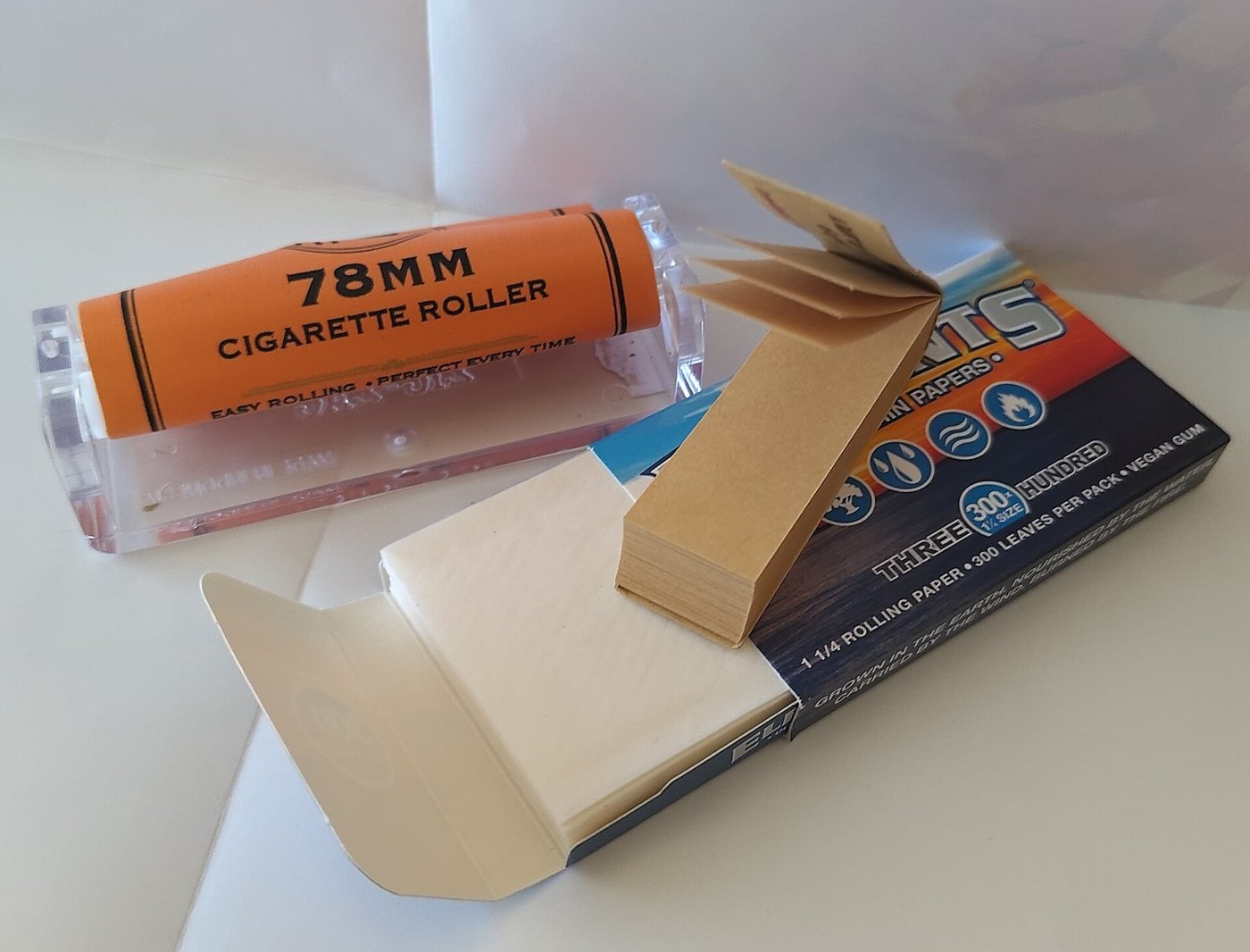 Rolling papers, tips and trays